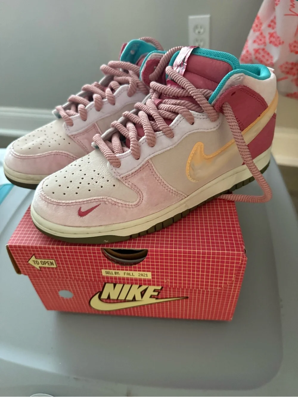 Social Status Free Lunch Strawberry Milk